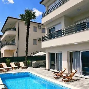 https://apartmani-valis.primorje-gorskikotar.com